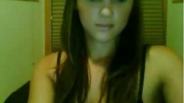 Szőke punciba elvezes bombázó szar és baszik óriás kakas a konyhában