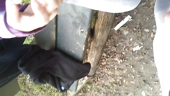 A dohányzó forró nővér kibaszja betegeit szőrös punciba élvezés