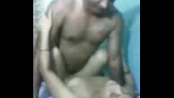 Katrina Jade és Payton punciba élvezés video Preslee nagydarab kolbászt osztanak meg közöttük