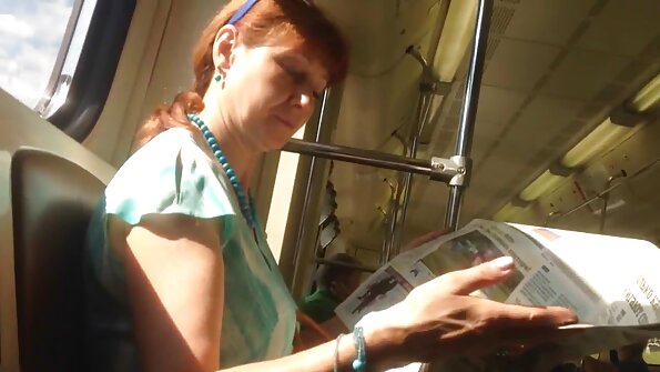 Tina Kay elfoglalt punciba élvezés sex a konyhában