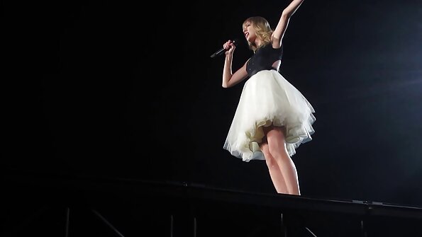 MILF punciba élvezés videók Kelly Madison felvenni néhány bikinit