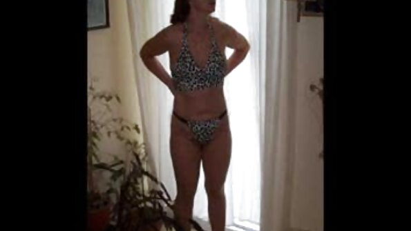 Busty nő sikoltozik az örömtől szőrös pinába élvez