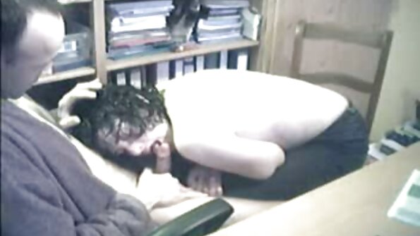 Forró barna szőrös pinába élvezés kibaszott kertésze