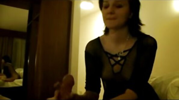 Szexi punciba élvezés pornó nő szar az irodájában