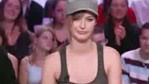 Kaci megcsalja a punciba élvezés videók barátját