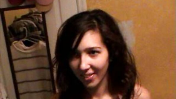 Raven hajú érett lesz ütve punciba elvezes és arcos