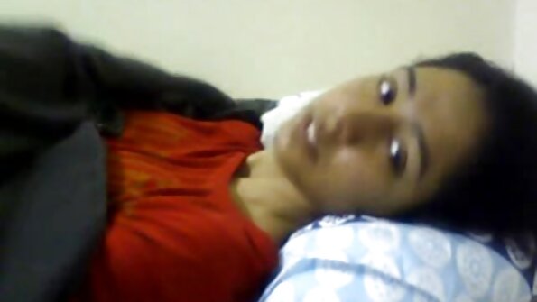 Sportos ébenfa punciba élvezés bassza meg szobatársát a zuhany alatt