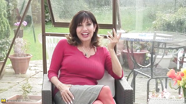 Shawnie mindent megtesz a pinaba elvez füstölésért Levis Flesh Cigar