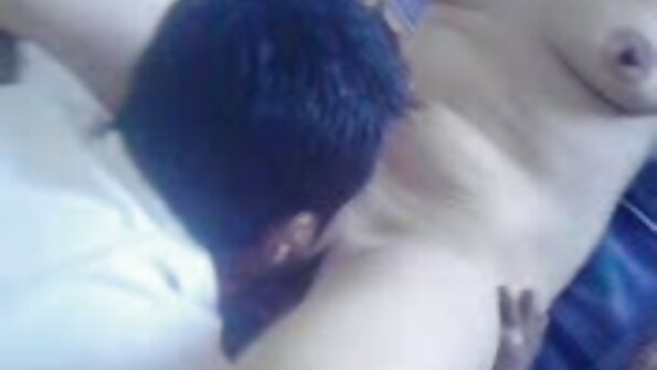 Ash szeret szarni a személyi szőrös pinába élvezés edzőjével