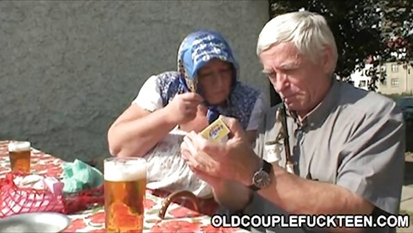 Fenék és Miffy kemény szalámival szúrták ki pinábaélvezés